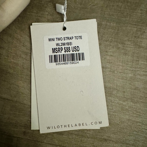 NWT Wilo The Label Beige Mini Two Strap Puffer Tote Bag ~ Women’s Active Wear - Picture 8 of 9